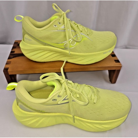Saucony Women's Triumph 22 Sunny Citron Running Shoes S10964-152 New No Tags/Box - Picture 3 of 11